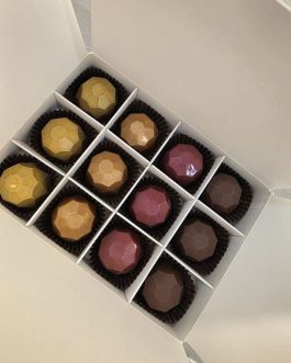 מארז 12 פרלינים יהלומים